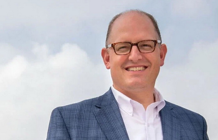 DREW DILKENS - ODAVANJE POČASTI ŽRTVAMA