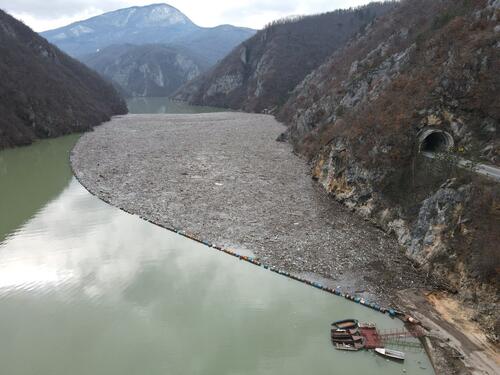 Drina kod Višegrada opet zatrpana velikim količinama smeća