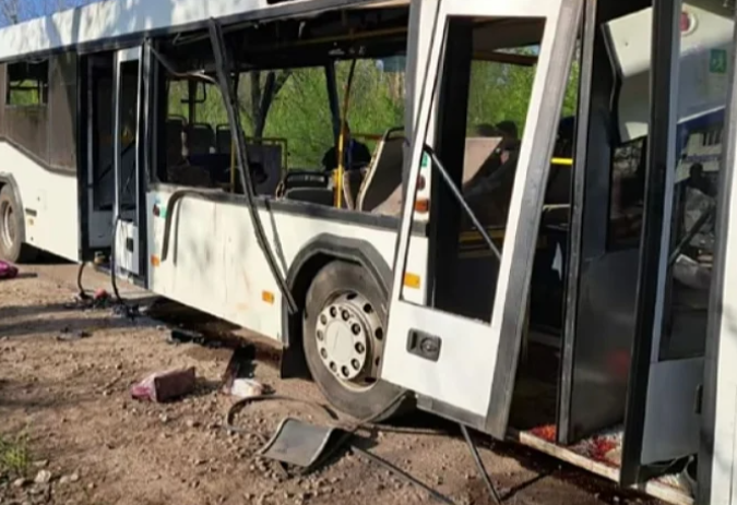 Dron pogodio autobus sa radnicima u Ukrajini, ima mrtvih