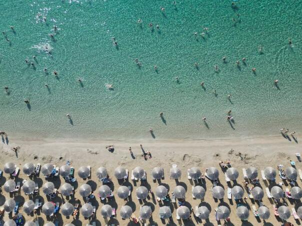 Dronovi patroliraju iznad grčkih plaža: Kazne do 73.000 eura