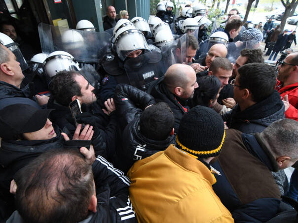 Drugi dan blokade tužilaštva u Novom Sadu: Opozicija traži pravdu!