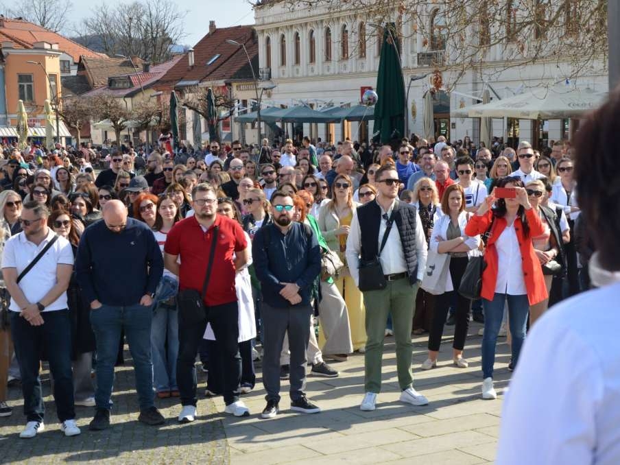 Drugi dan protesta ljekara u Tuzli, Sindikat upozorava na mogući štrajk