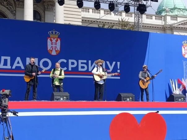 Drugi dan Vučićevog mitinga: Garavi sokak na glavnoj bini