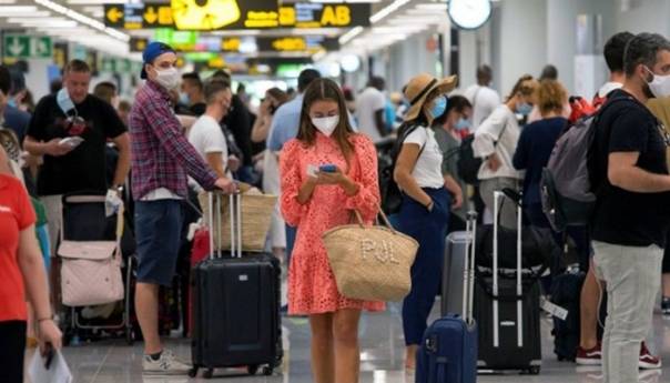 Države širom svijeta uvode restrikcije za putovanja