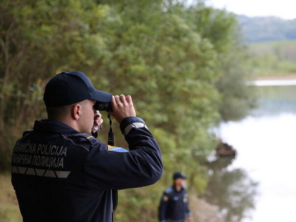 Državljani Afganistana i Irana lišeni slobode zbog krijumčarenja migranata