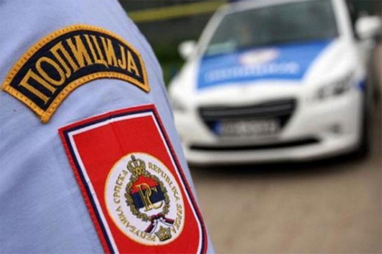 Državljani Srbije vrijeđali i napali policajce u Banjoj Luci