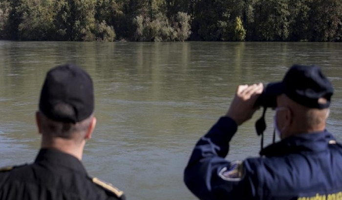 Državljanin BiH pomagao migrantima koji su gumenim čamcem prešli granicu