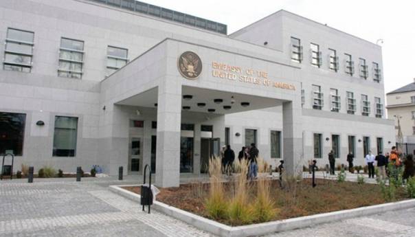 Državni službenici ne smiju podlijegati političkom utjecaju