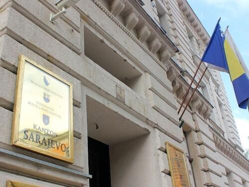 Državni službenici u KS prijete protestima: Ako ne bude regresa...