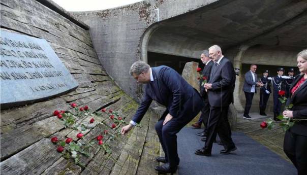 Državni vrh i predstavnici manjina odali počast stradalima u jasenovačkom logoru