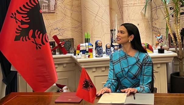 Dua Lipa dobila albansko državljanstvo
