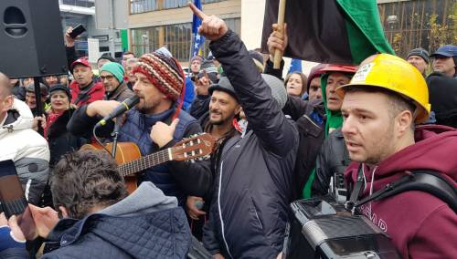 VIDEO&FOTO: Dubioza kolektiv ispred zgrade Vlade sa rudarima