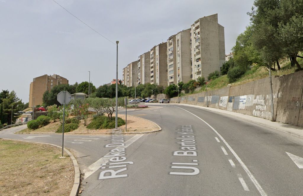 Dubrovnik: Državljanin BiH oteo pištolj zaštitaru pa se ubio u kombiju