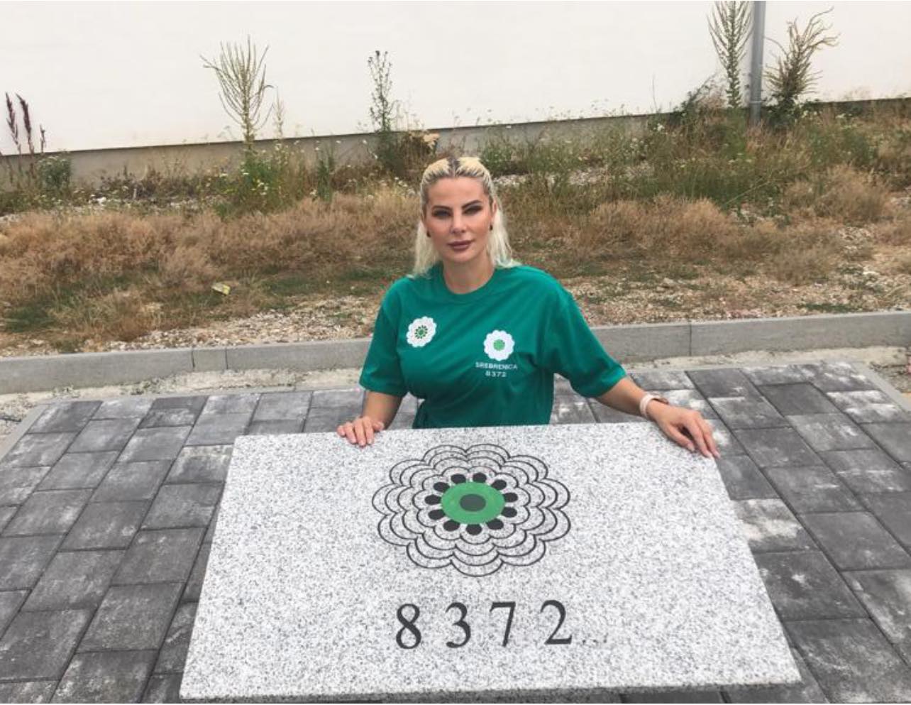 U Peći otkrivena spomen ploča u čast žrtvama genocida u Srebrenici
