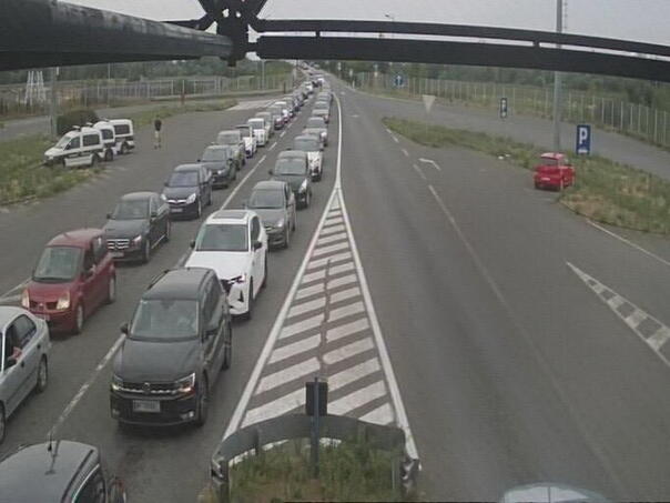 Duga kolona vozila na graničnim prelazima na ulazu u Bosnu i Hercegovinu