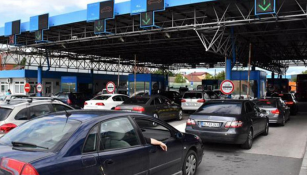 Duga kolona vozila na graničnom prijelazu Bosanska Gradiška