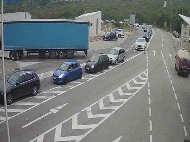 Duge kolone na više graničnih prelaza u BiH
