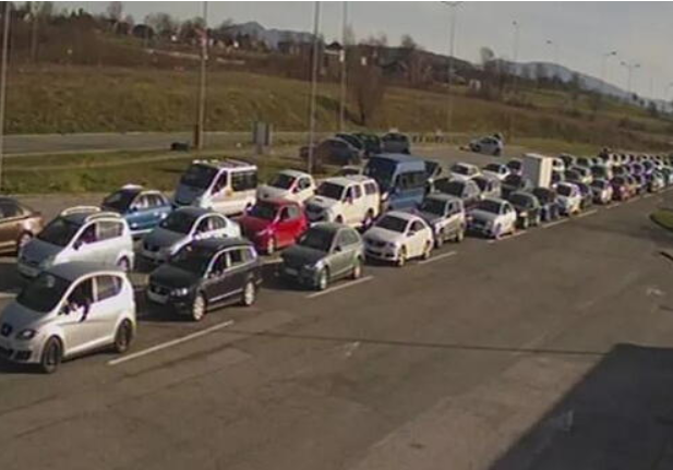 Duge kolone vozila na graničnim prelazima na izlazu iz BiH