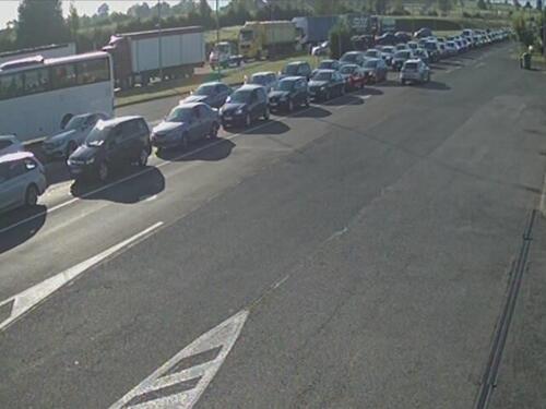Duge kolone vozila na graničnom prijelazu Izačić
