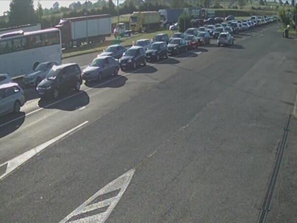 Duge kolone vozila na graničnom prijelazu Izačić