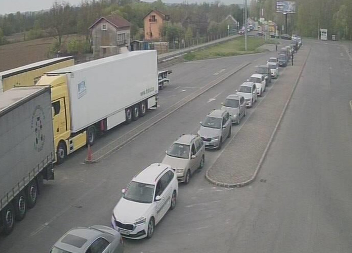 Duge kolone vozila na izlazu iz BiH