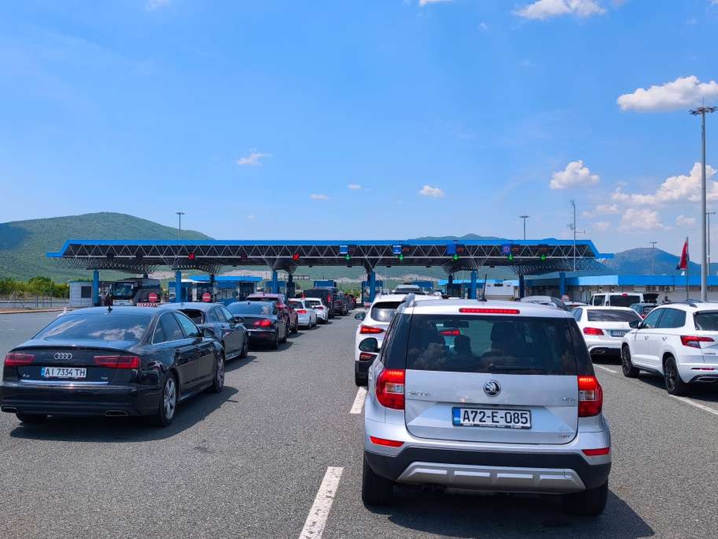 Duge kolone vozila na nekoliko graničnih prelaza