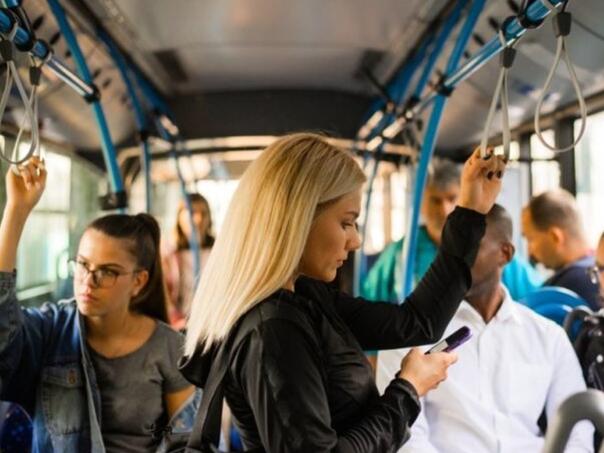 Duge vožnje gradskih prijevozom negativno utječu na zdravlje stopala