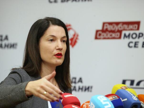 Dugovi pritišću RS: Stižu rate kredita teške preko milijardu KM