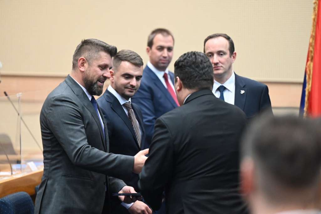 Duraković pozvao zastupnike da se odupru pritiscima pri glasanju za delegate Doma naroda