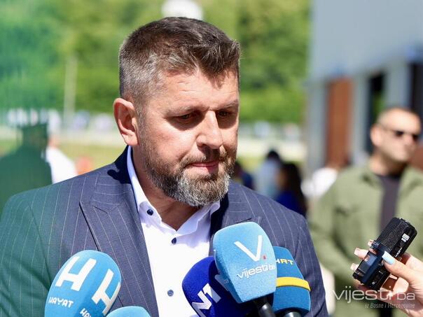 Duraković: Umro je najgori zločinac ovog vremena