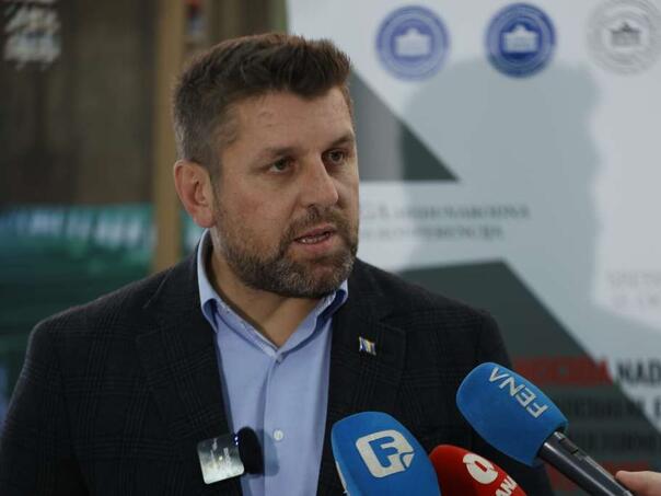 Duraković: Zabrana proslave pobjede bh. reprezentacije u Zvorniku sramotan čin zastrašivanja