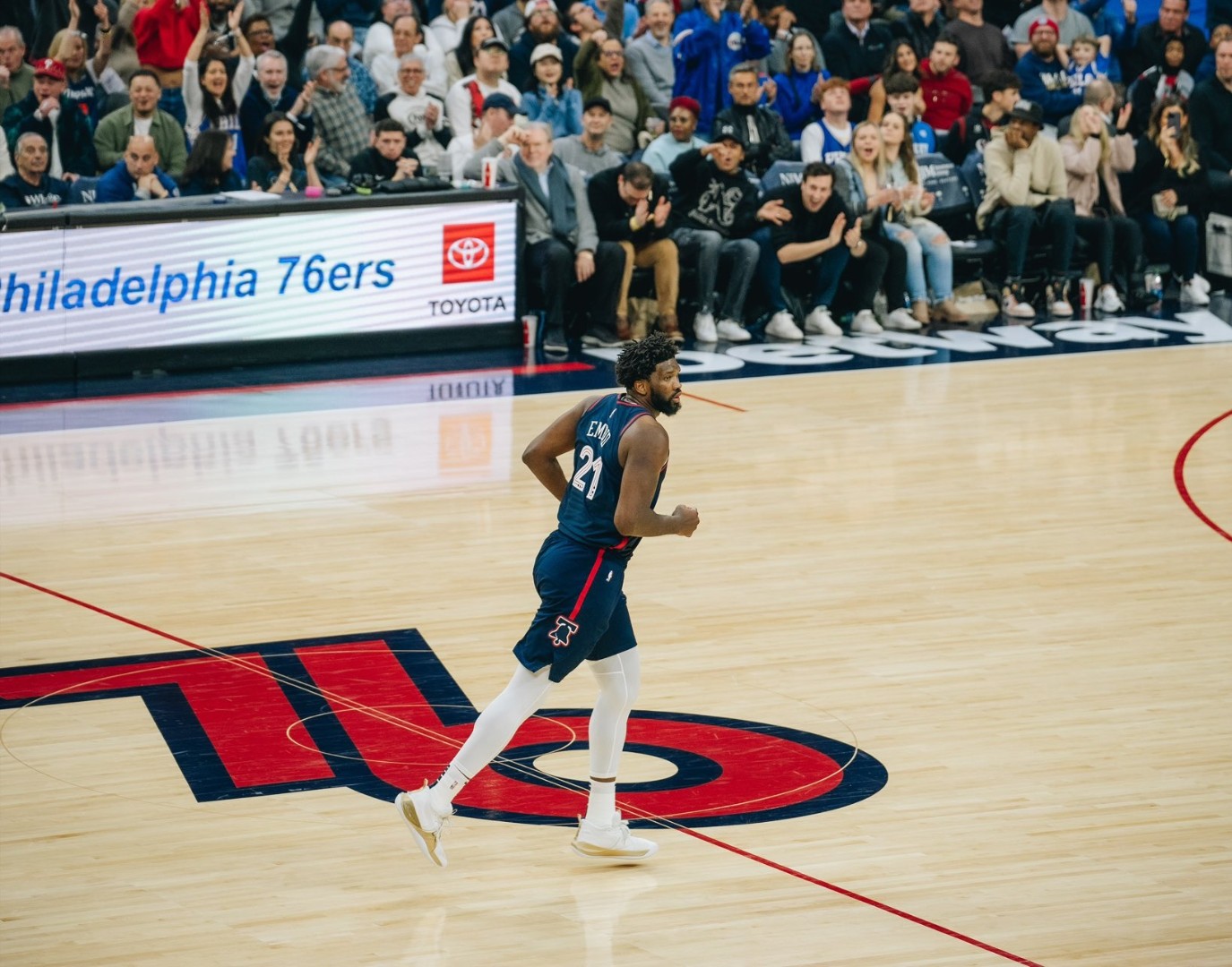 Durant pogodio trojku za pobjedu Sunsa, Embiid ubacio 70 poena