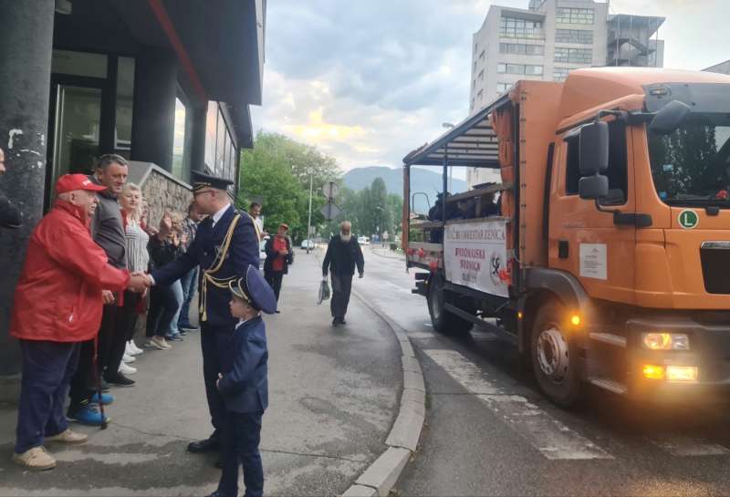 Duvački orkestar Zenica budio građane na prvomajski uranak