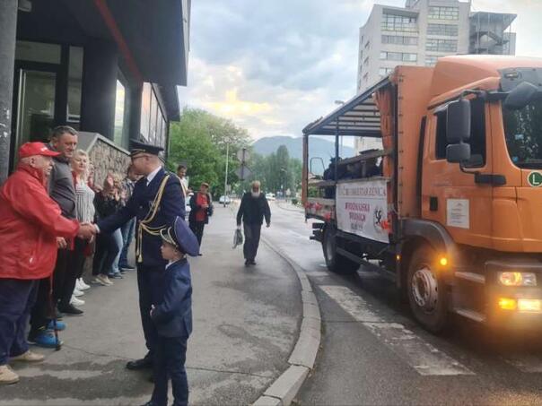Duvački orkestar Zenica budio građane na prvomajski uranak