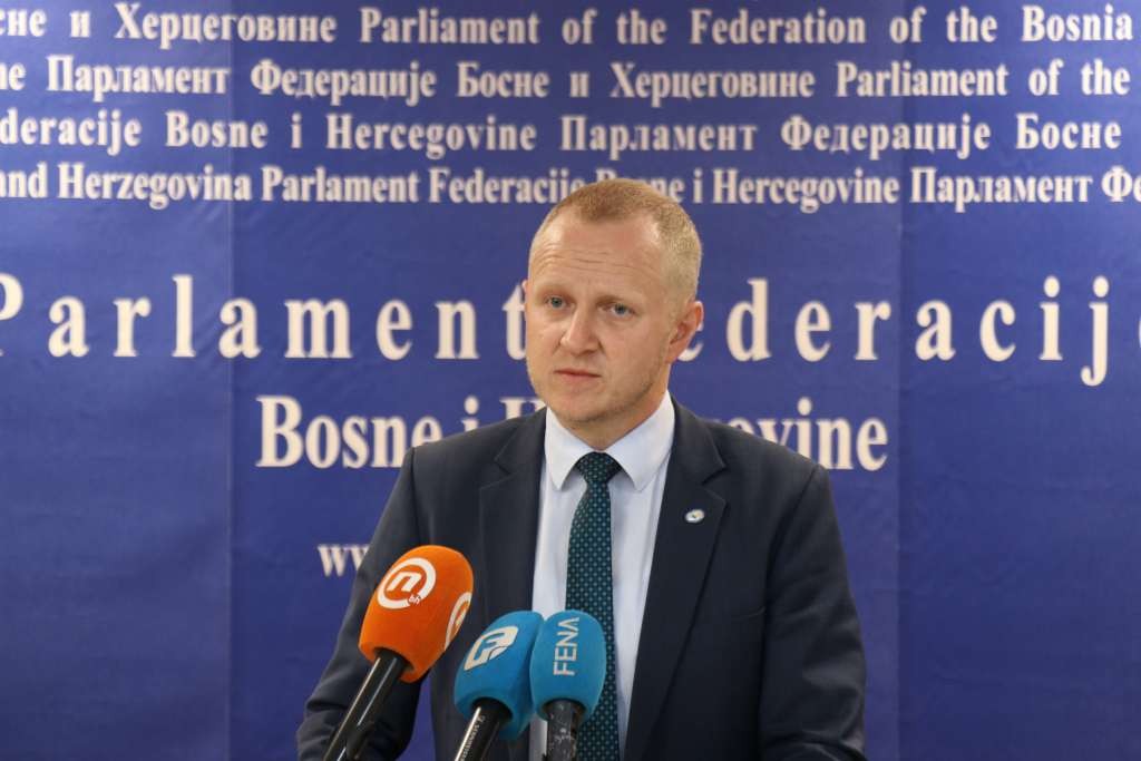 Duvnjak: Schmidtova odluka 'parkirala' HDZ u vlast