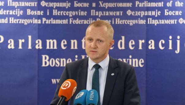 Duvnjak: Schmidtova odluka 'parkirala' HDZ u vlast