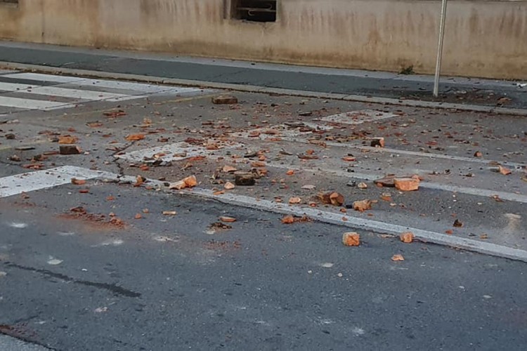 Dva jaka potresa pogodila područje između Zagreba i Petrinje