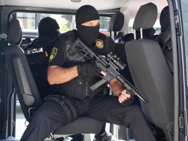 Dva lica iz Hadžića lišena slobode zbog 'Razbojničke krađe' i 'Iznude'