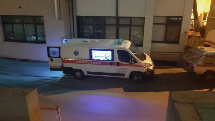 Dva muškarca zadržana na liječenju, jedan operisan