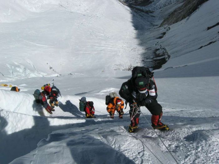 Dva planinara poginula penjajući se na Mount Everest