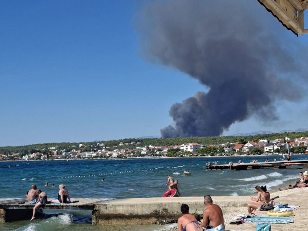 Dva požara buknula kod Zadra, stižu snimke