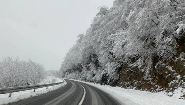 Dva sela na području Bosanskog Grahova odsječena od svijeta zbog snijega
