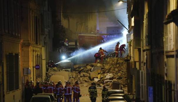 Dva tijela pronađena u ruševinama zgrade koja se srušila u Marseilleu