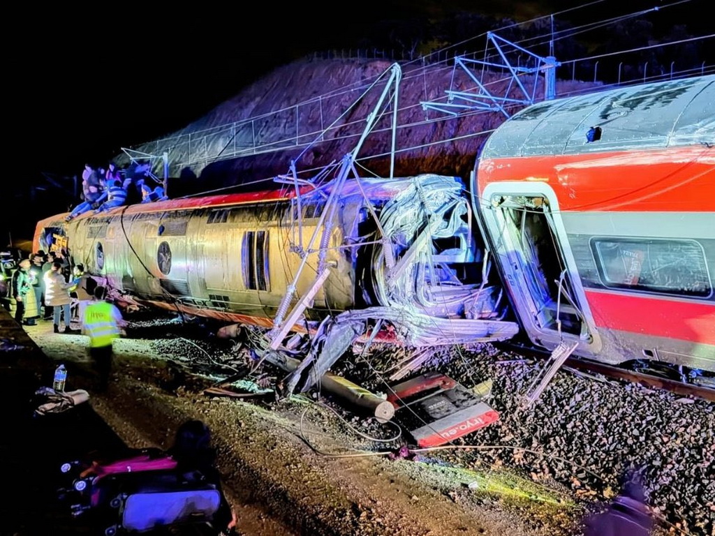 Najmanje 24 poginulih u sudaru vozova u Španiji