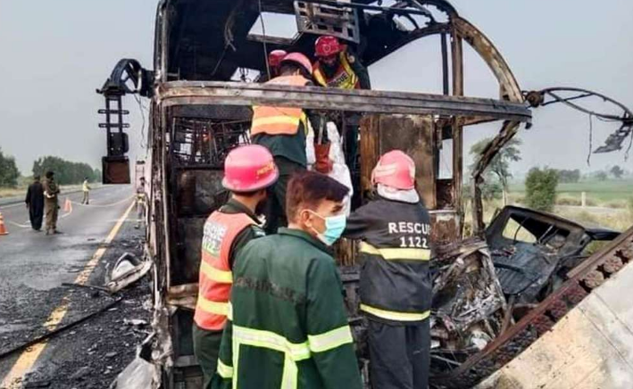 Dvadeset ljudi spaljeno, 15 povrijeđeno u požaru u autobusu u Pakistanu
