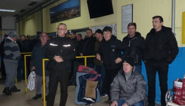 Dvadesetak radnika Zenicatransa započelo štrajk glađu