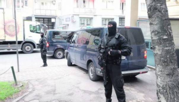 Dvanaest uhapšenih za fingiranje udesa predati Tužilaštvu KS