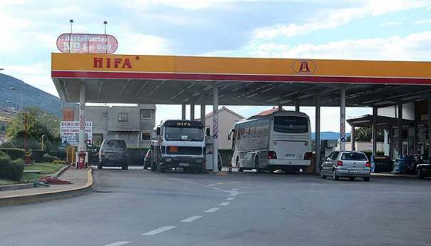 Dvije maskirane osobe opljačkale benzinsku pumpu 'Hifa Oil' u Mostaru