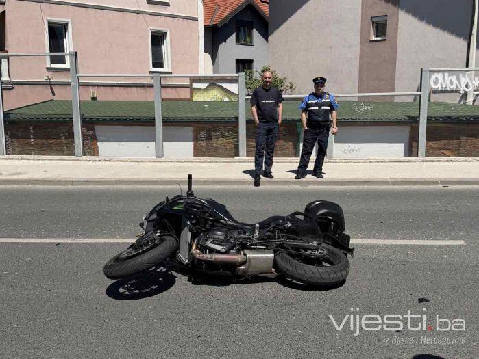 Dvije nesreće u par metara: Motorista povrijeđen u ulici Michaela Schumahera