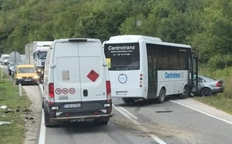 Dvije osobe poginule u saobraćajnoj nesreći kod Ilijaša